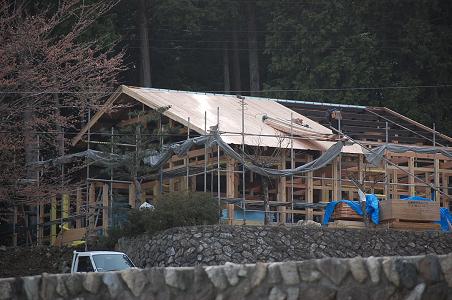 建築中